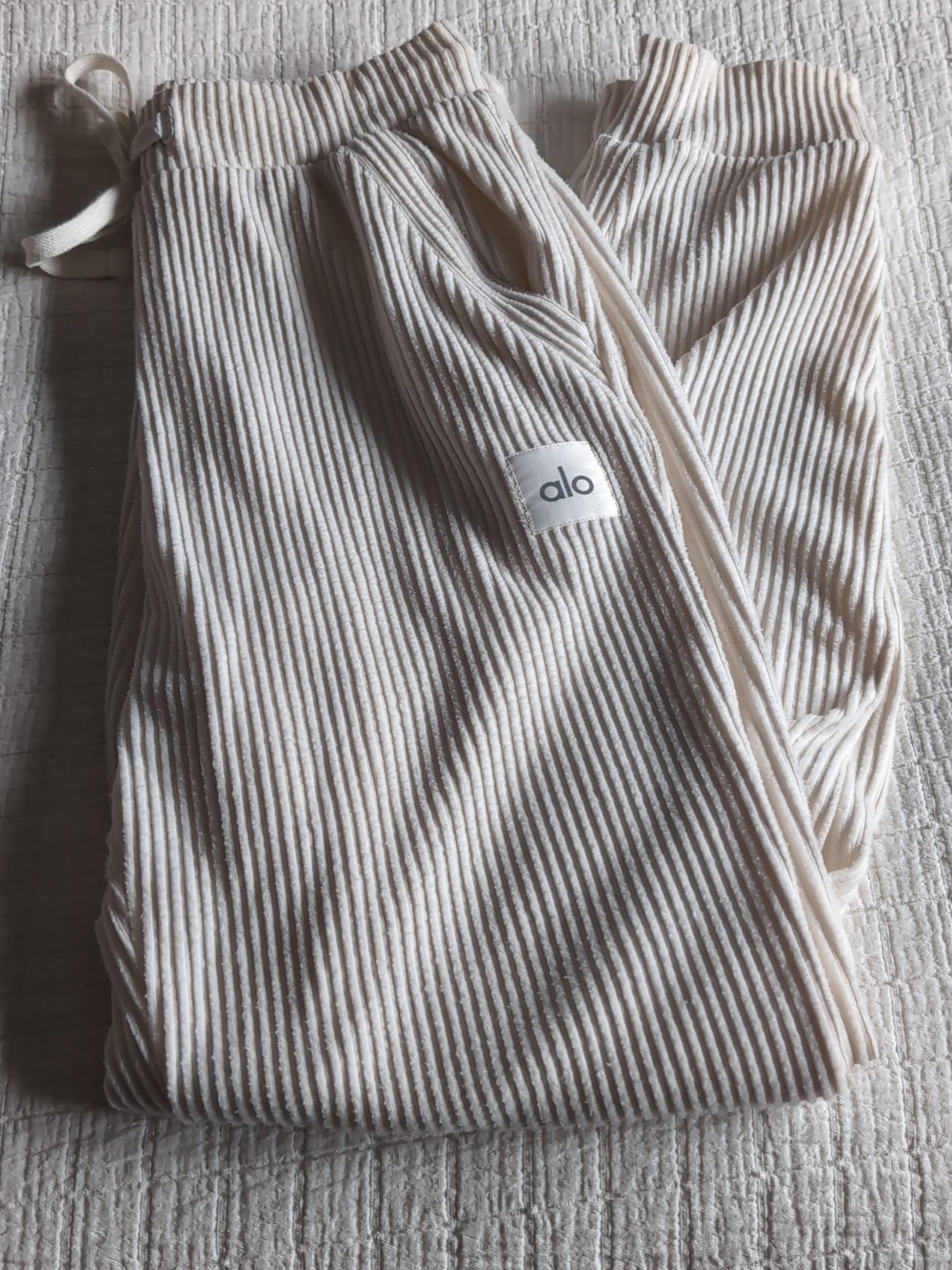 Alo Muse Ribbed Lounge Set Cream - Picture 7 of 9